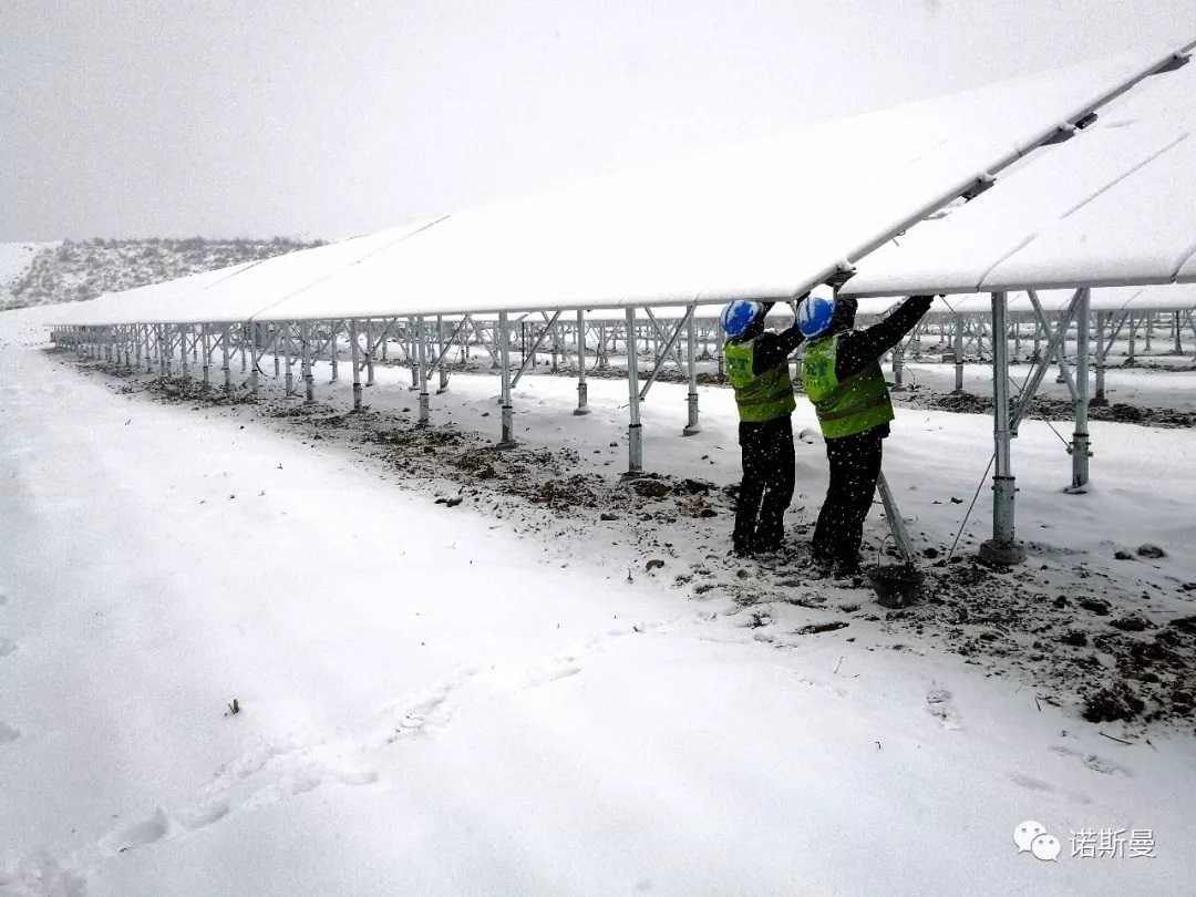 千面“蓝帆”迎傲雪，壮士战寒志更坚，渺万里层云，千山暮雪，只影天地间~(图1)
